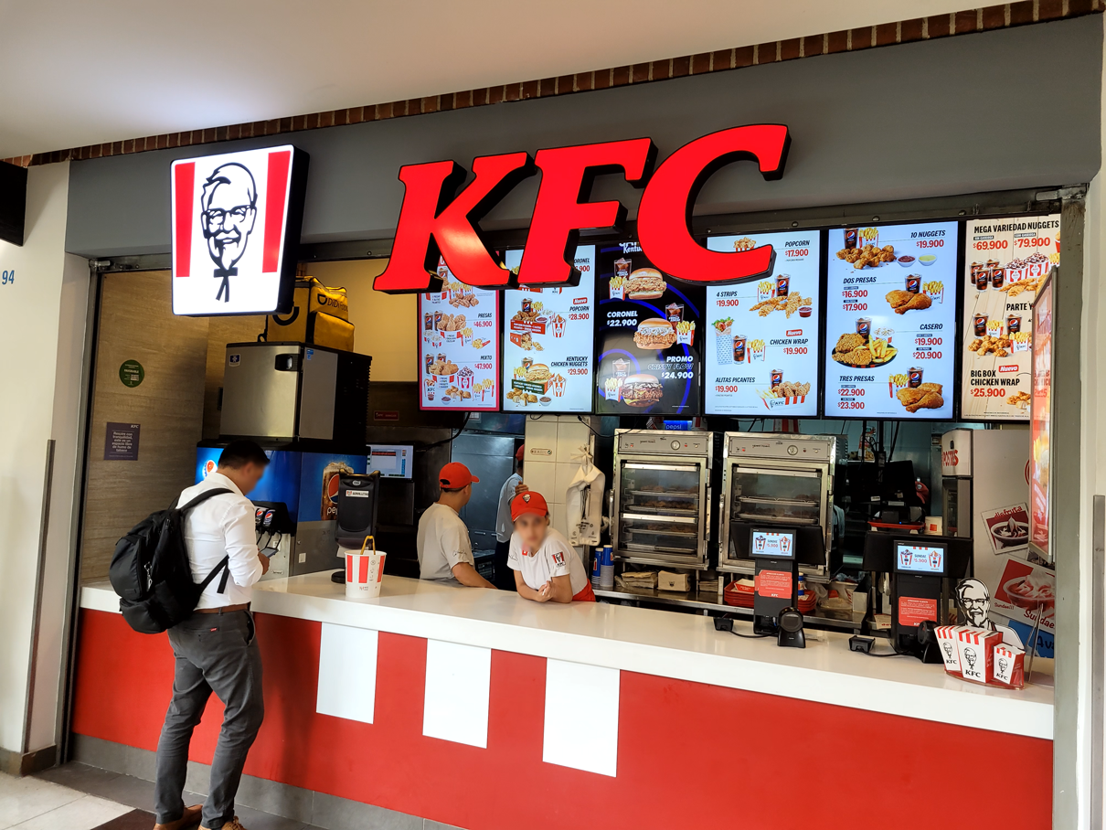 Pantalla digital KFC por Tekus