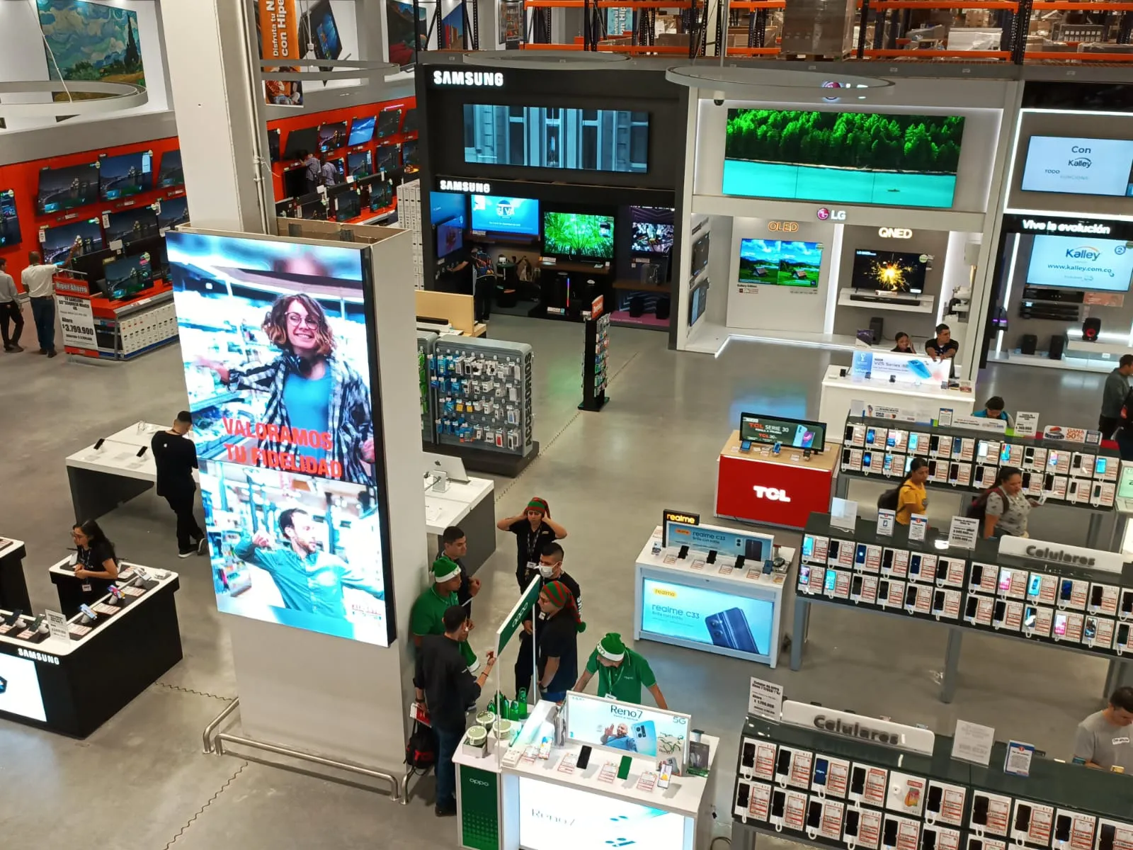 Pantalla LED en tienda electrónica por Tekus